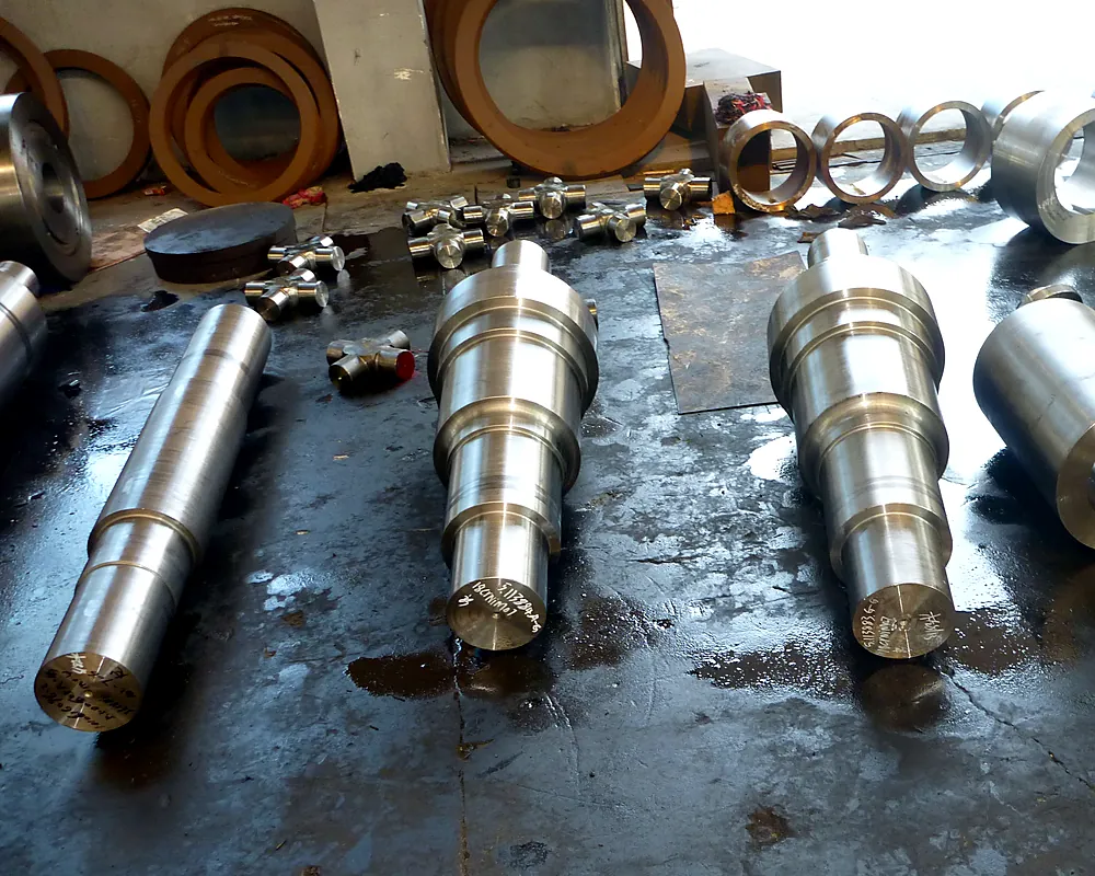 Forged stepped shafts, rings and cross fittings in the JNM workshop in Jiangyin